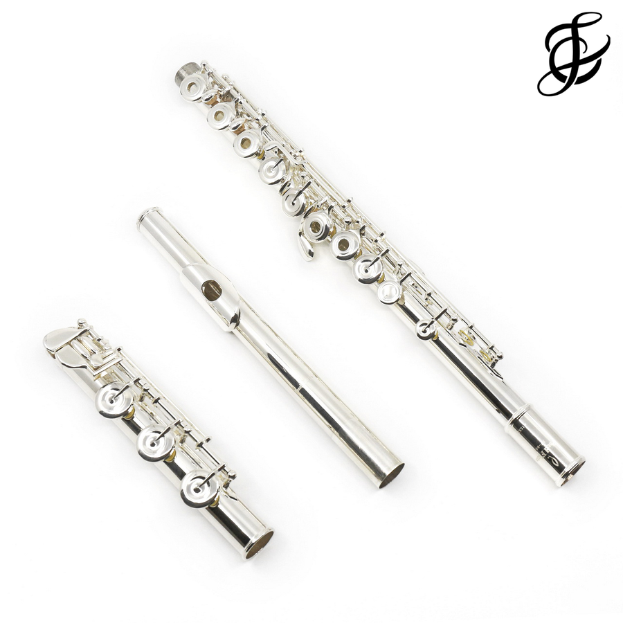 Pearl Quantz Series Flute Model 665  New 