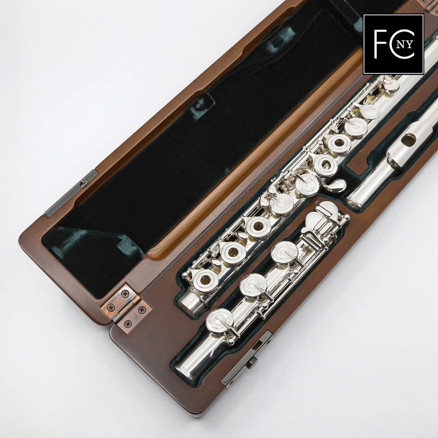 Pearl Handmade Flute Model 9800 in Sterling Silver  New 