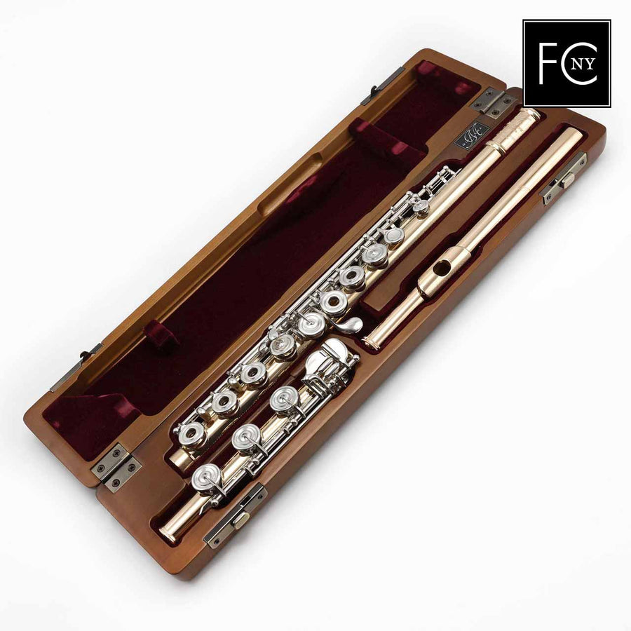 Miyazawa 9K #85385- 9K gold flute, offset G, split E mechanism, C# trill key, C# and D# rollers, B footjoint, 14K headjoint