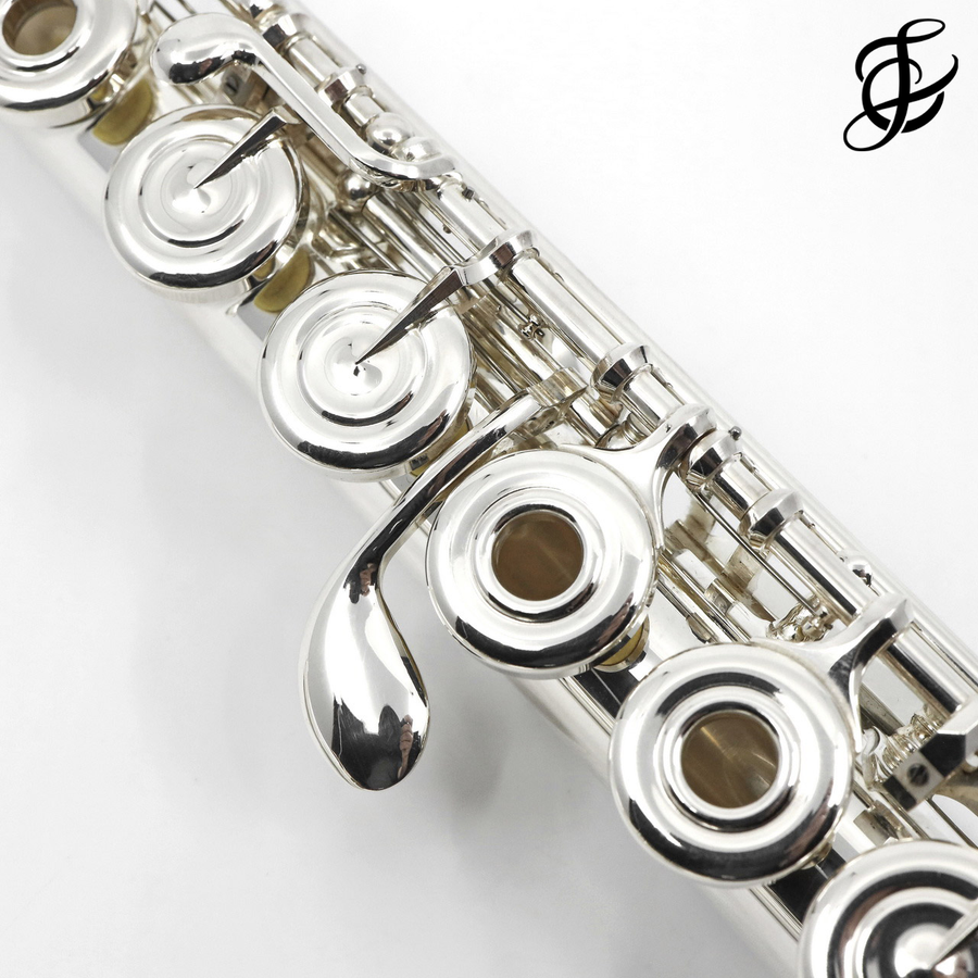 Yamaha   Intermediate Flute Model 382  New 