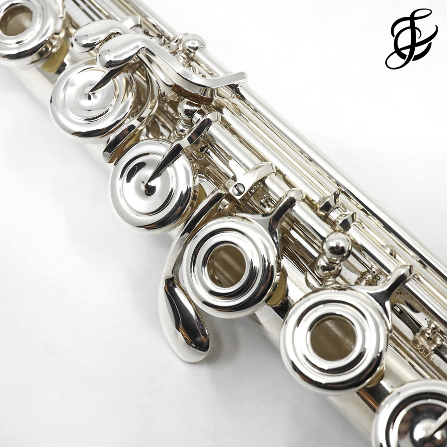 Yamaha Professional  Flute Model 677  New 
