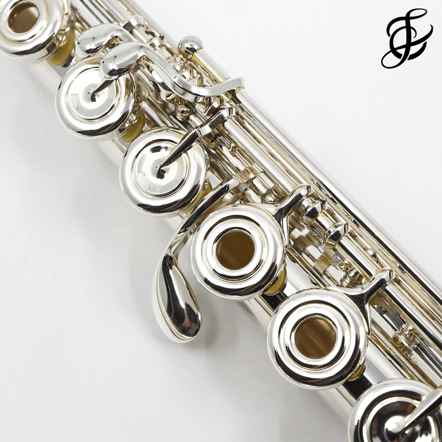 Yamaha Professional   Flute Model 687  New 